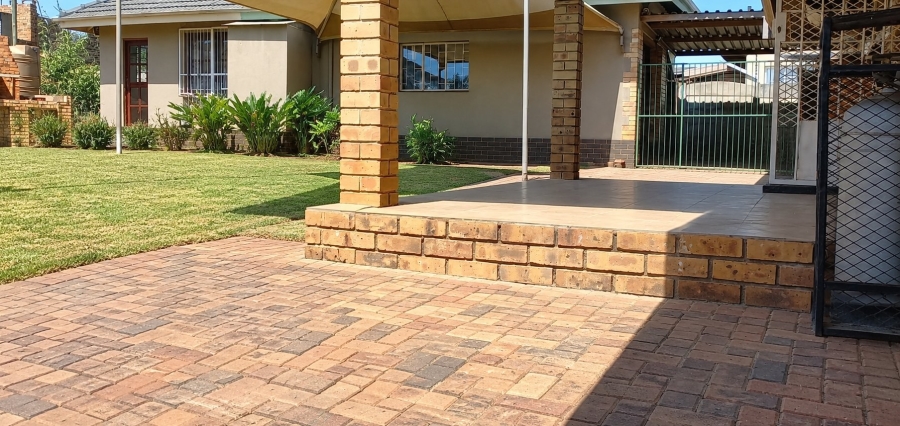 4 Bedroom Property for Sale in Adamayview North West